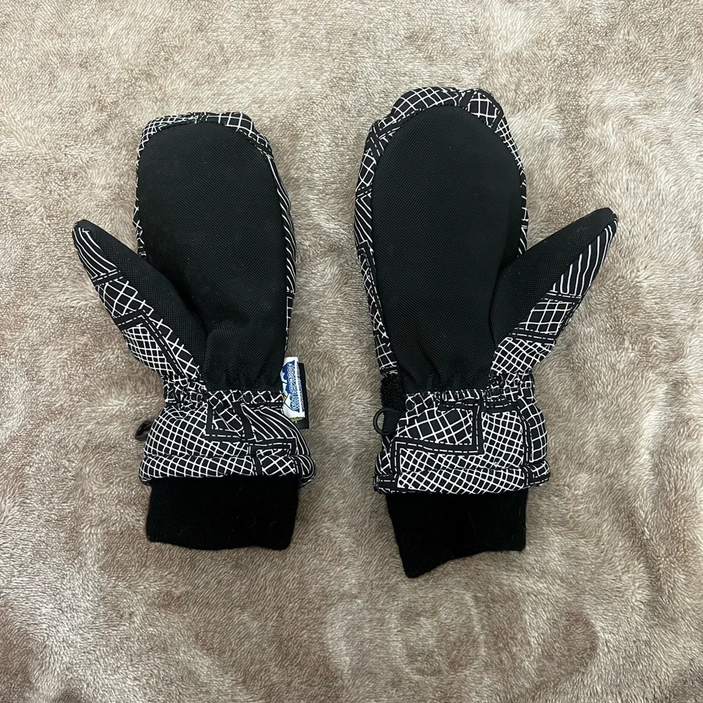 Thinsulate | Mittens | 3-4 yes old | Black and White Pattern